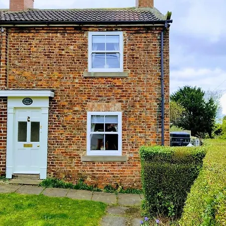 Church Cottage, West Rounton. 펜션 *